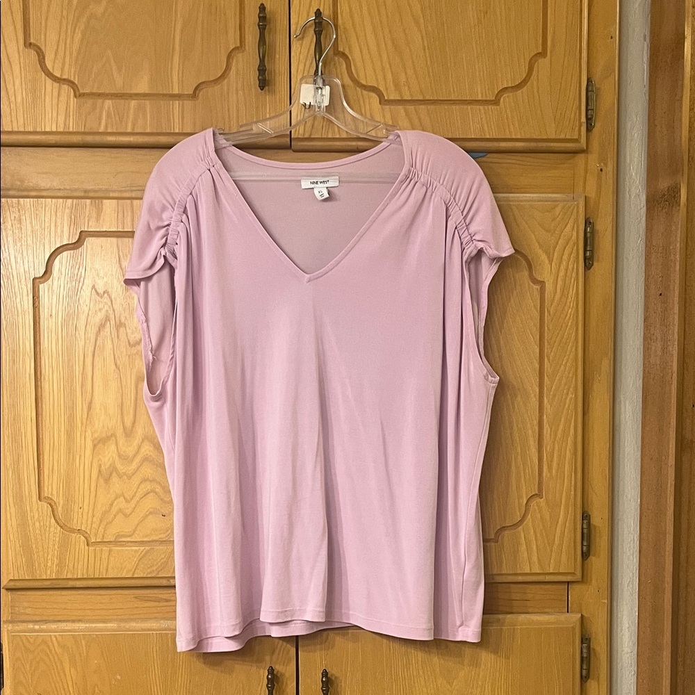 Nine West Light Pink lilac V-Neck Blouse/dressy tee size XL